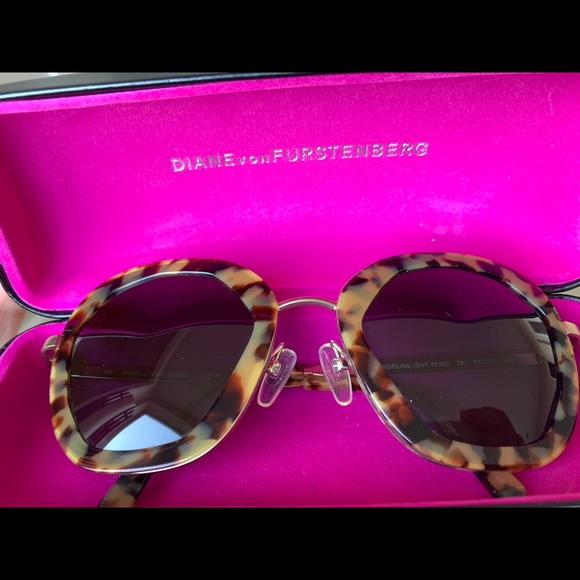 Diane von Furstenberg sunglasses - Picture 3 of 5